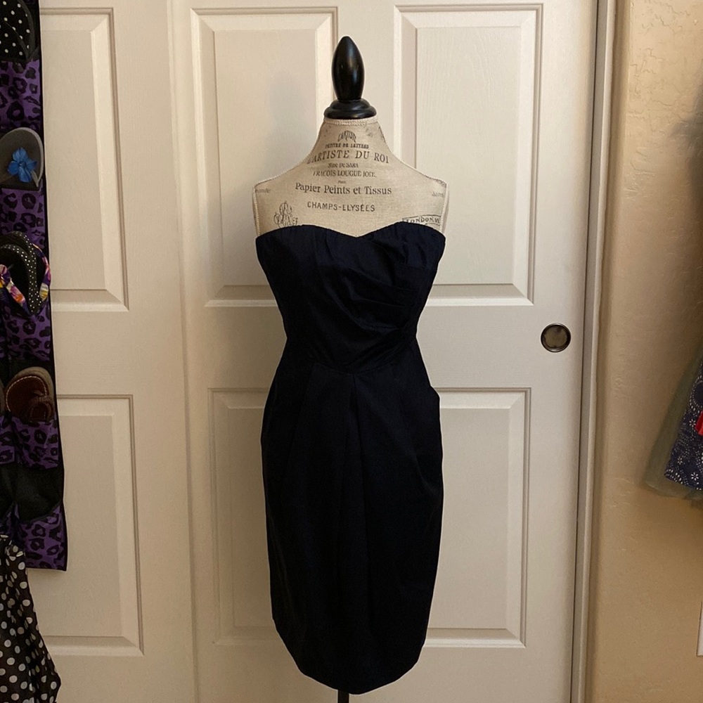NWOT Navy Blue Strapless dress. Size 4. Never been worn!